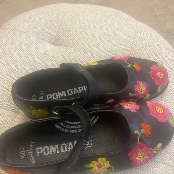 Pom d'Api EUC Embroidered Black Leather Mary Jane Strap - Picture 9 of 12